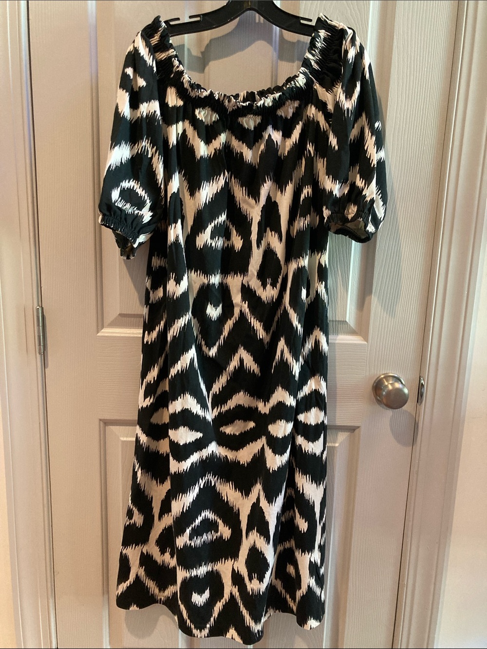 EUC H & M Black/White Patterned Off-Shoulder Dress